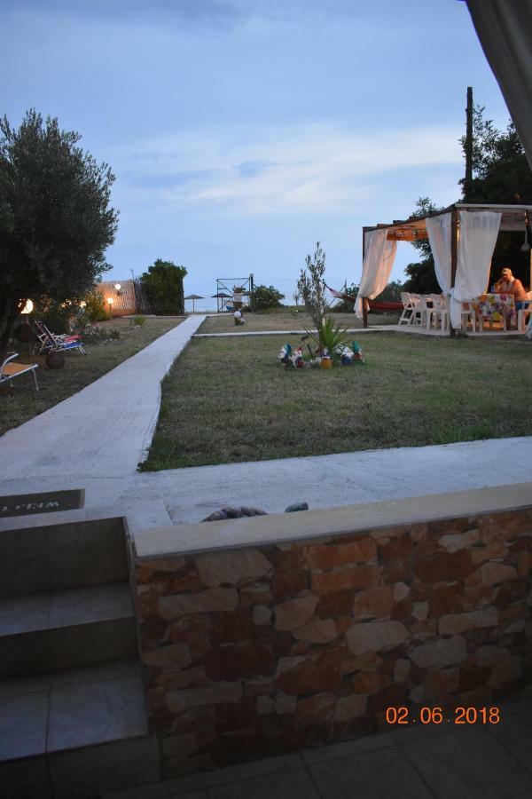 Lia'S Beach House Ayios Nikolaos Bagian luar foto